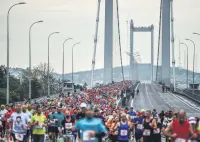  ??  ?? Participan­ts run on the July 15 Martyrs' Bridge, formerly known as the Bosporus Bridge, during the 39th Istanbul Marathon on Nov. 12, 2017.