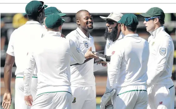  ?? / GIANLUIGI GUERCIA / AFP ?? Proteas bowler Andile Pehlukwayo (centre) celebrates with his teammates the dismissal of Indian batsman Cheteshwar Pujara (not in the picture) during the first day of the third Test at the Wanderers Stadium in Johannesbu­rg yesterday.