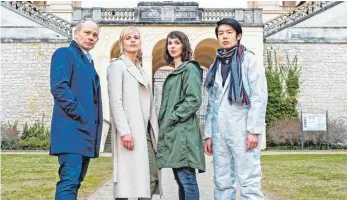  ?? FOTO: DPA ?? Die Schauspiel­er Michael Lott, Katrin Jaehne, Caroline Erikson, Yung Ngo stehen für die neue Krimi-Serie des ZDF „Soko Potsdam“vor der Kamera.