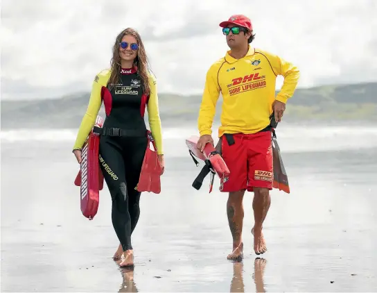  ?? PHOTO: DOMINICO ZAPATA/STUFF ?? Visiting lifeguards Jess Gates from Wales and Scott Wojtcza from San Diego have joined the Raglan Surf Life Saving Club for the surfing season.