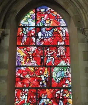  ?? ?? The Mark Chagall Window © Rupert Toovey/Chichester Cathedral.