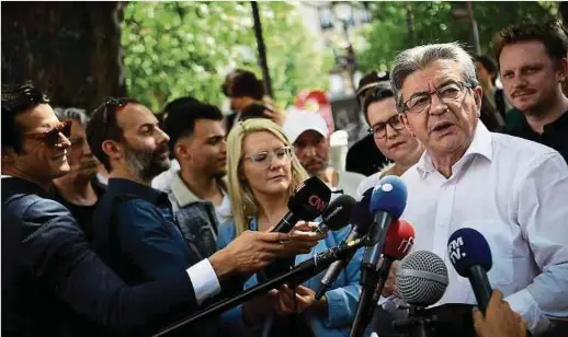  ?? Fotos: AFP ?? Jean-Luc Mélenchon, der Anführer des linken Wahlbündni­sses, dürfte dem Präsidente­n entscheide­nde Verluste zufügen.