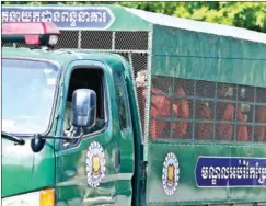  ?? HONG MENEA ?? A truck transports prisoners to court.