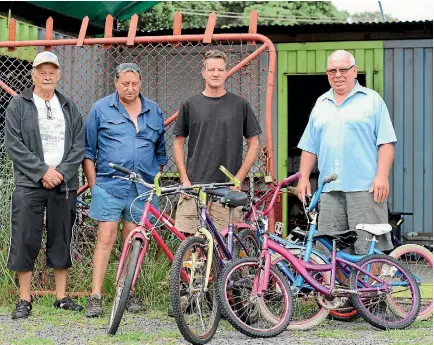  ?? PHOTO: TERESA RAMSEY/FAIRFAX NZP ?? Re-cycle members, from left: Garry Leather, Eric Comer, Arthur Harsant and Chris Dale with some of the bikes left after the burglary.