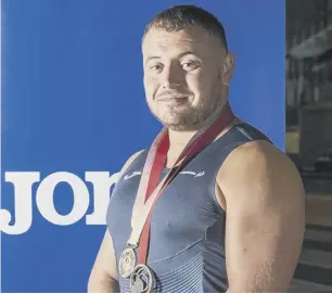  ??  ?? 2 Mark Dry, with his Commonweal­th Games bronze medals from 2014 and 2018, helps launch Scottish Athletics’ new Joma kit in Glasgow.