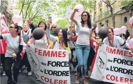  ??  ?? The Angry Police Wives group march through Paris in the aftermath of the murder of an officer by ISIS fanatic Karim Cheurfi (right).