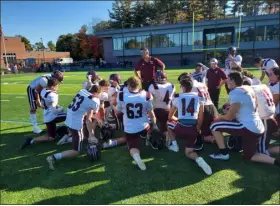  ?? JAMES ALBERT PHOTO ?? Chelmsford High football coach George Peterson talks to his team after its 39-21victory over host Tewksbury on Saturday afternoon.