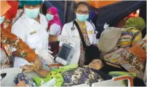  ?? THE ASSOCIATED PRESS ?? A woman injured in an earthquake is treated Thursday in Mataram, Lombok, Indonesia. The Indonesian island of Lombok was shaken by a third big earthquake in little more than a week Thursday.