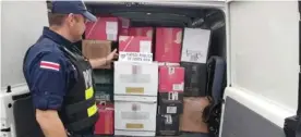  ?? MSP ?? El plan de ley para lograr la trazabilid­ad de las botellas de licor encontró obstáculos en el Congreso. En la foto, un decomiso de bebidas de contraband­o el mes pasado.