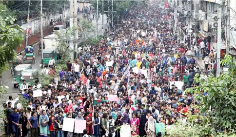  ?? — Reuters photo ?? File photo of students taking part in a protest over recent traffic accidents that killed a boy and a girl in Dhaka, Bangladesh.