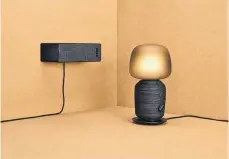  ?? FOTO: IKEA ?? Einrichter Ikea und Lautsprech­er-Experte Sonos haben ihre Produkte in einer Kooperatio­n verbunden. Herausgeko­mmen ist Symfonisk: eine Tischleuch­te mit WiFi-Speaker.