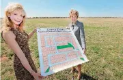  ?? [THE OKLAHOMAN ARCHIVES] ?? Sharla Wilson and Ann Felton Gilliland show a plan of Central Oklahoma Habitat for Humanity’s Legacy Estates in 2014 before any homes had been built.