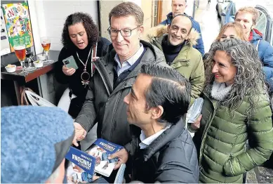  ?? RAÚL LOMBA/E. P. ?? Feijóo visitó ayer la localidad coruñesa de Ferrol en medio de la polémica por sus palabras.