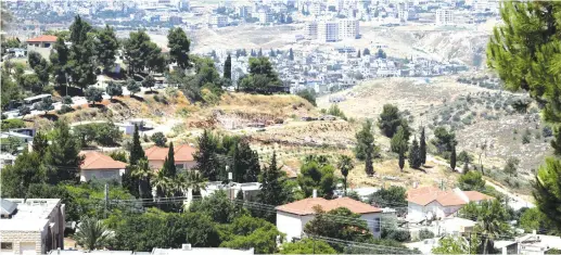  ?? (Marc Israel Sellem/The Jerusalem Post) ?? THE SETTLEMENT OF Elon Moreh, with Nablus in the background.