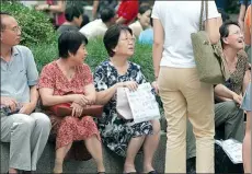  ?? GAO ERQIANG / CHINA DAILY ?? Parents gather at People’s Park in downtown Shanghai to exchange matchmakin­g informatio­n for their single children.