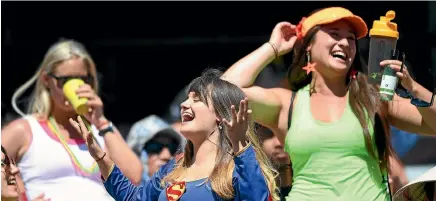  ?? PHOTOSPORT ?? Fans enjoy the sunshine at Eden Park yesterday but the experience mirrored the Warriors’ underwhelm­ing performanc­e.