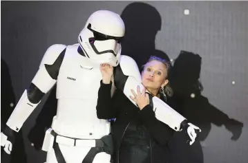  ?? (Paul Hackett/Reuters) ?? CARRIE FISHER poses at the European Premiere of ‘Star Wars, The Force Awakens’ in London’s Leicester Square last December.