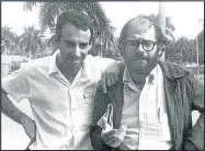  ??  ?? CRUCE. El poeta y periodista argentino Miguel Grinberg junto a Allen Ginsberg.