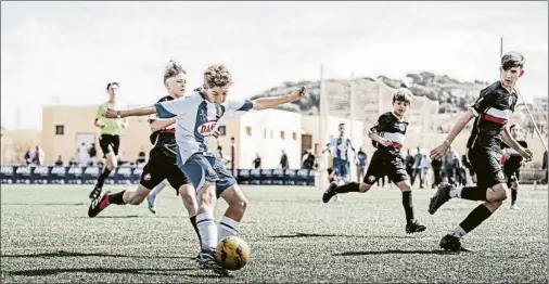  ?? FOTO: MIC ?? El Espanyol, con pleno de clasificad­os La categoría U-12B goleó por todo lo alto y, junto al Barça, van lanzados