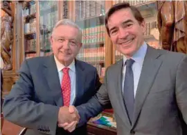 ??  ?? REUNIÓN. López Obrador con Carlos Torres, presidente de BBVA.