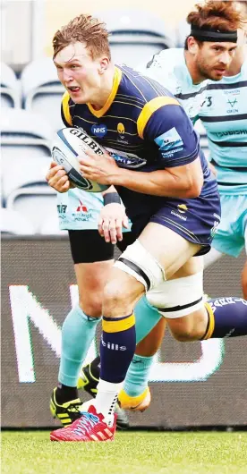  ??  ?? Respect: Worcester’s young captain Ted Hill