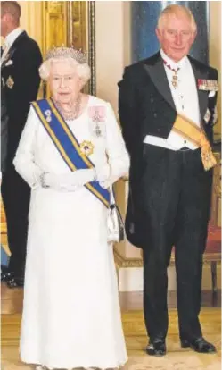  ?? ?? La Reina Isabel II y su hijo, el actual Rey Carlos III // GTRES