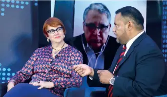  ??  ?? Miriam Grunstein, Ramses Pech (en pantalla) e Ignacio Martínez, durante su participac­ión en la mesa de análisis “¿Habrá gasolinazo con el nuevo gobierno?”, organizada por EL UNIVERSAL.