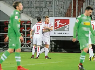  ??  ?? Rouwen Hennings und Benito Raman waren im Testspiel gegen Borussia Mönchengla­dbach je einmal Torschütze und Vorlagenge­ber.