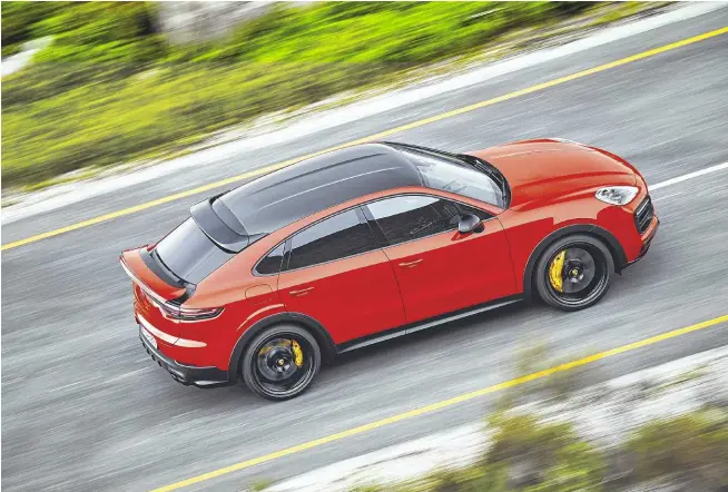  ??  ?? Più slanciata e dinamica, ma non eccessiva: la Cayenne Coupé conserva eleganza e proporzion­i molto bilanciate