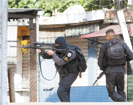  ?? REGINALDO PIMENTA ?? Megaoperaç­ão policial na comunidade do Jacarezinh­o, na Zona Norte, realizada na última quinta-feira, foi a mais letal da história do Rio