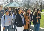  ?? COURESTY PHOTO/CARLA FONTAINE ?? Students tour Franklin & Marshall College in Lancaster, Pa., on April 23.