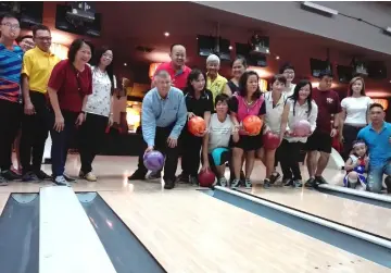  ??  ?? Ting rolls a ball to start the Bowling Friendship Match organised by SUPP Piasau branch Women and Youth sections held at Megalane East Bowling in Bintang Megamall.