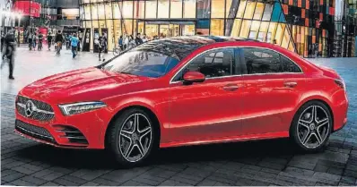  ?? FOTOS: MERCEDES-BENZ ?? Versão com entre-eixos longo foi revelada na China. Para o Brasil, virá uma mais curta