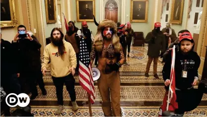  ??  ?? El asalto de manifestan­tes radicales en el Capitolio de Estados Unidos.