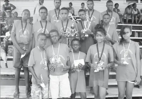  ??  ?? The outstandin­g performers at the seventh annual Desmond Dorsett memorial road race display their prizes.