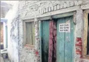  ?? HT ?? ■
An anti-CAA poster pasted on a house’s door in Bareilly.