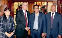  ?? PICTURE: IAN LANDSBERG ?? GOODBYE: Independen­t Newspapers executive chairman Dr Iqbal Survé congratula­tes deputy executive chairman of Independen­t Newspapers Tony Howard on his imminent retirement. With them are Dee Howard and Madagascar Consul-General Barry Rafatrolaz­a.