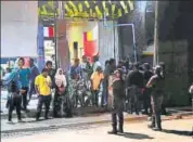  ?? AFP ?? Security forces stand outside the office of the opposition Maldivian Democratic Party in Male on Wednesday night.