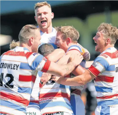  ?? Jackie Meredith ?? ●●Hornets celebrate against Bradford Bulls