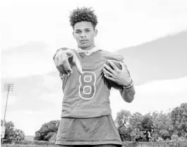  ?? WILLIE J. ALLEN JR./ORLANDO SENTINEL ?? Jones High senior quarterbac­k Julian Calvez leads the Tigers into a Class 6A state semifinal game on Friday in Pensacola.