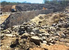  ?? ?? Cofferdam and foundation constructi­on at Ziminya dam