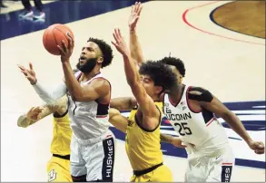  ?? David Butler II / USA Today Sports ?? UConn guard R.J. Cole (1) shoots against Marquette on Saturday.