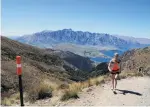  ?? PHOTO: ALINA SUCHANSKI ?? A runner jogs up the Ben Lomond Track.