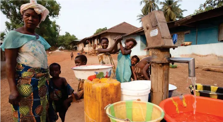  ?? Image : Thomas Schulze/ZB/picture alliance ?? L'accès à l'eau potable reste un enjeu majeur dans de nombreux pays en développem­ent