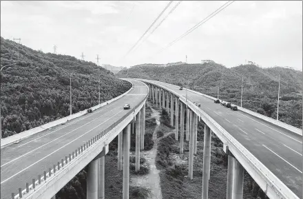  ?? HU XIAO / FOR CHINA DAILY ?? The Shaoguan-Xinfeng Expressway, built with an investment of 12.8 billion yuan ($1.98 billion), opens to traffic on Tuesday in Guangdong province. It links with the Guangdong-Hong Kong-Macao Greater Bay Area.