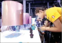  ?? WANG HUA / FOR CHINA DAILY ?? Visitors watch a working 3D printer at a recent technology innovation expo in Dalian, Liaoning province.