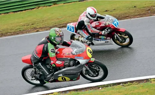  ??  ?? Above: The Post Classic 250/350 PC 500 Air-cooled 500s saw two terrific battles between Ant Hart (75, Veryard TZ350) and Dom Herbertson (Davies Motorsport Yamaha TX500). The first race saw Hart crash out spectacula­rly on the final lap when he clipped a kerb on the exit to Gerrards but he came back to win the second leg from Herbertson in a race that was unfortunat­ely redflagged just before its climax.