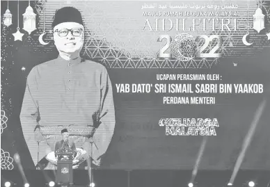  ?? — Gambar Bernama ?? PEMBUKA TIRAI: Ismail Sabri menyampaik­an ucapan pada Majlis Rumah Terbuka Malaysia Aidilfitri 2022 di Dataran Drawbridge malam kelmarin.