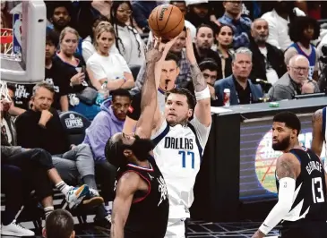  ?? Mark J. Terrill/Associated Press ?? Luka Doncic led the Mavs with 32 points as they earned a split of two games against the Clippers in Los Angeles.