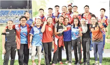  ??  ?? Ali (second right, back) with the track and field athletes at the 10th BIMPNT-EAGA Friendship Games in Brunei Darussalam.